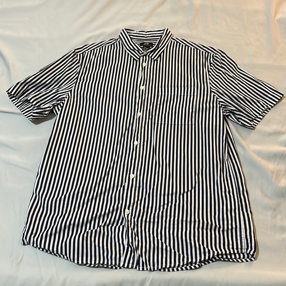 H&M Short Sleeve Striped Button Down Shirt (M)